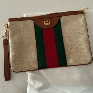 Excellent condition Gucci summer clutch
